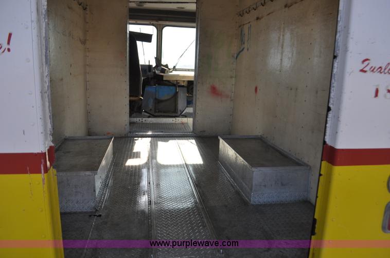 image for item G7179 1994 GMC Grumman P35 delivery van