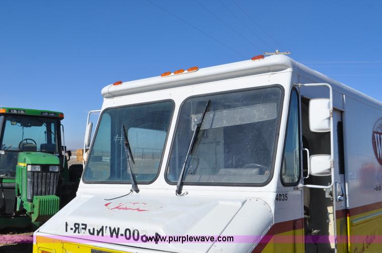 image for item G7179 1994 GMC Grumman P35 delivery van