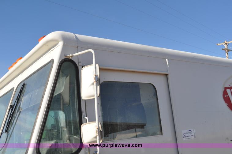 image for item G7179 1994 GMC Grumman P35 delivery van