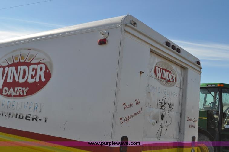 image for item G7179 1994 GMC Grumman P35 delivery van