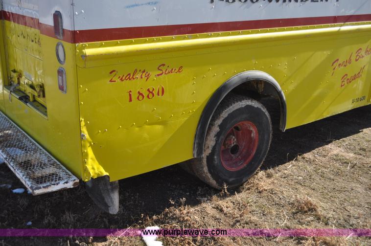 image for item G7179 1994 GMC Grumman P35 delivery van