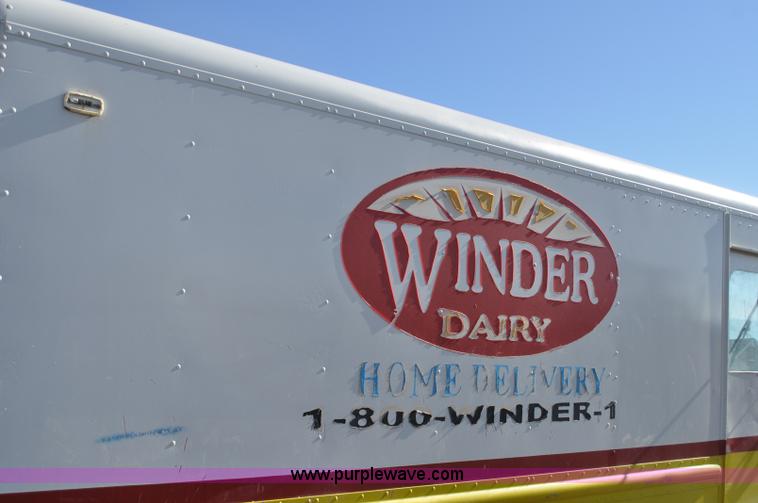 image for item G7179 1994 GMC Grumman P35 delivery van