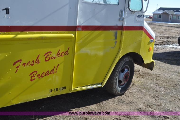 image for item G7179 1994 GMC Grumman P35 delivery van