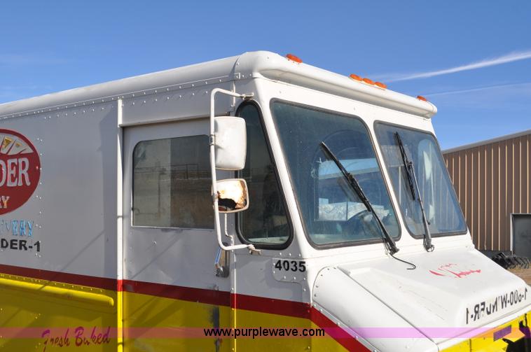 image for item G7179 1994 GMC Grumman P35 delivery van