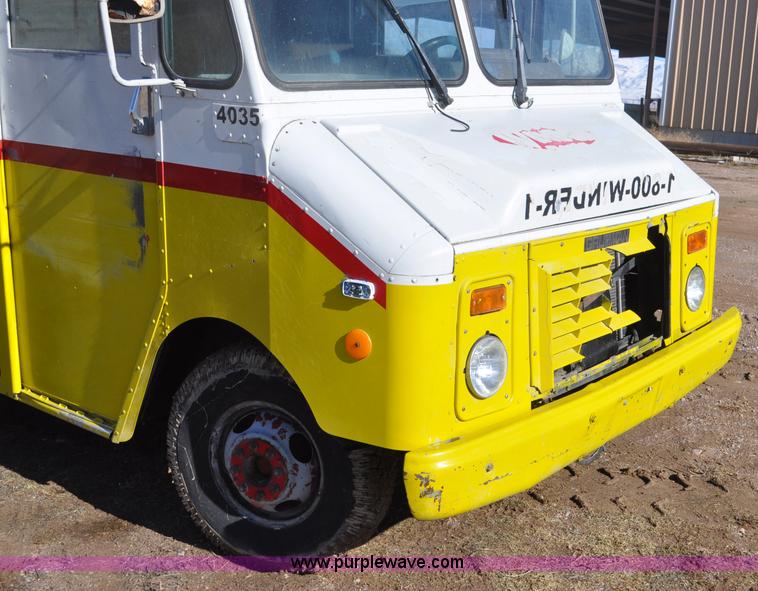 image for item G7179 1994 GMC Grumman P35 delivery van