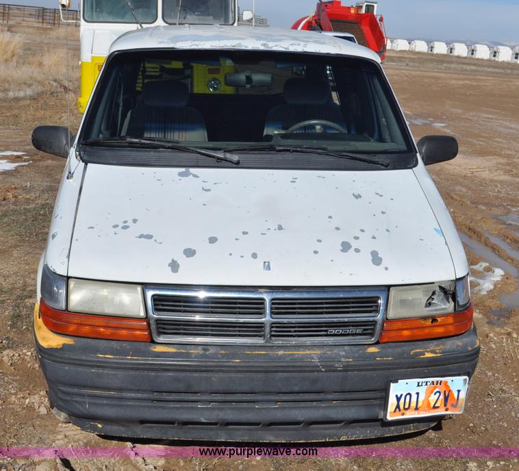 image for item G7182 1992 Dodge Caravan LE