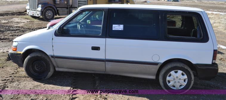 image for item G7182 1992 Dodge Caravan LE