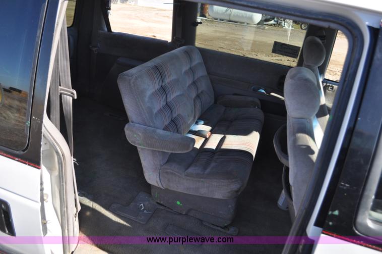 image for item G7182 1992 Dodge Caravan LE