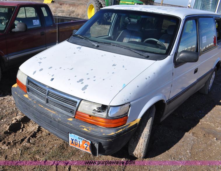 image for item G7182 1992 Dodge Caravan LE