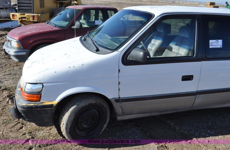image for item G7182 1992 Dodge Caravan LE