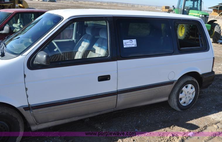 image for item G7182 1992 Dodge Caravan LE