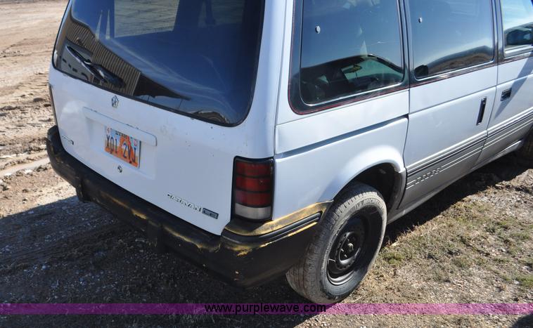 image for item G7182 1992 Dodge Caravan LE