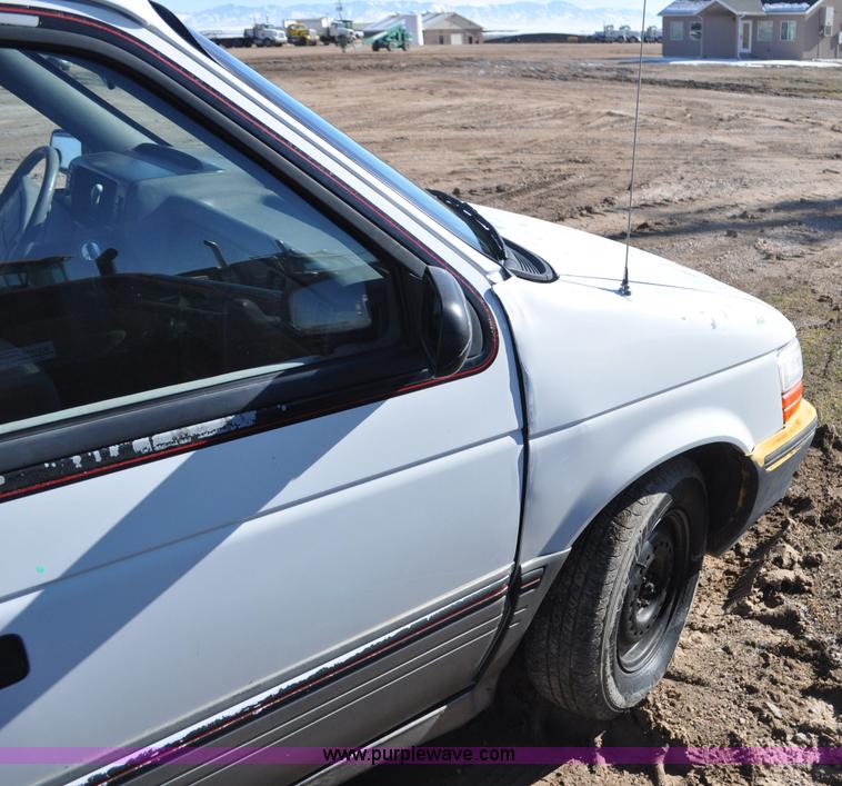 image for item G7182 1992 Dodge Caravan LE