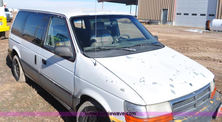 image for item G7182 1992 Dodge Caravan LE