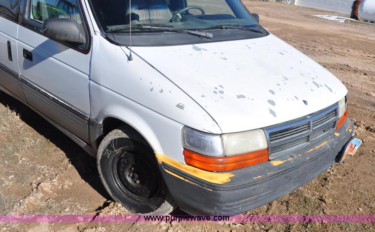 image for item G7182 1992 Dodge Caravan LE