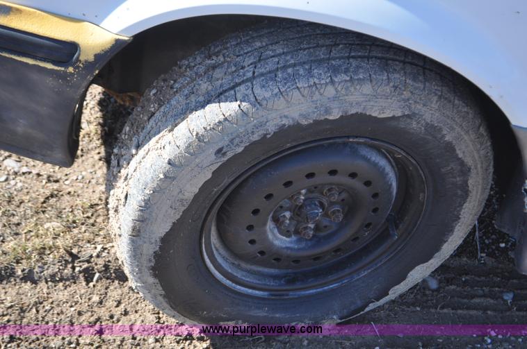 image for item G7182 1992 Dodge Caravan LE