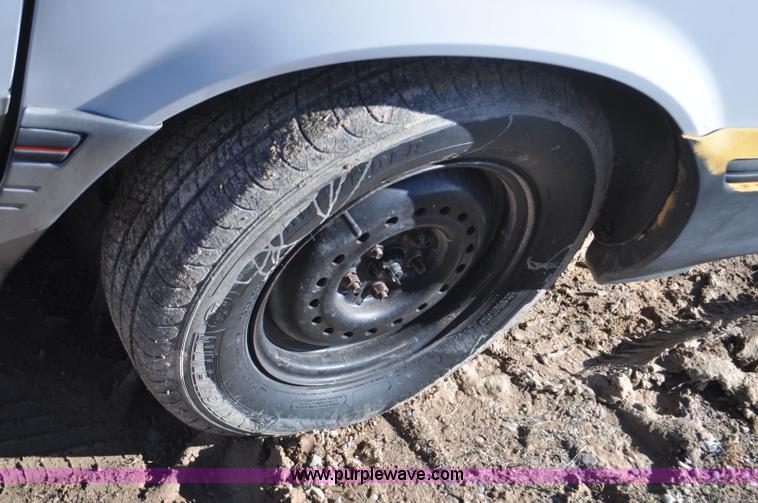 image for item G7182 1992 Dodge Caravan LE