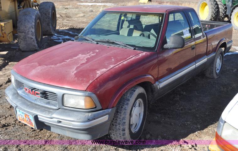 image for item G7183 1994 GMC Sonoma SLE Ext. Cab pickup truck