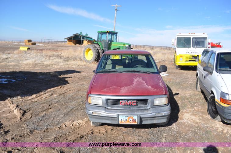 image for item G7183 1994 GMC Sonoma SLE Ext. Cab pickup truck