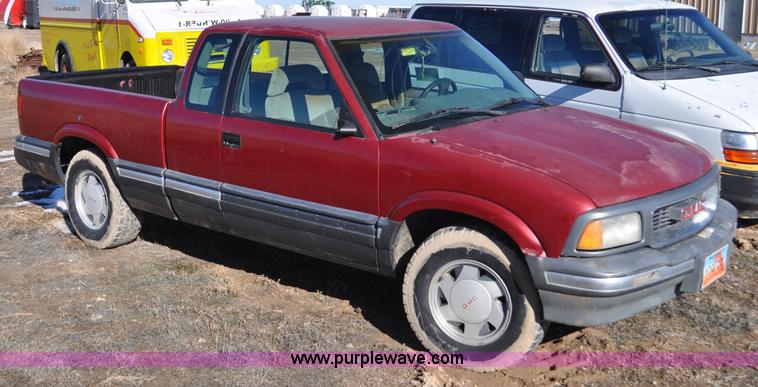 image for item G7183 1994 GMC Sonoma SLE Ext. Cab pickup truck