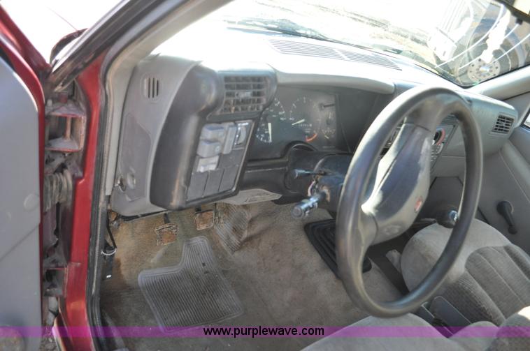 image for item G7183 1994 GMC Sonoma SLE Ext. Cab pickup truck