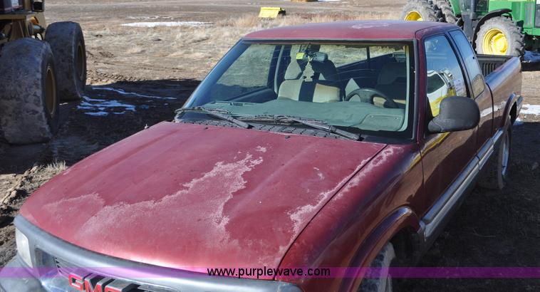 image for item G7183 1994 GMC Sonoma SLE Ext. Cab pickup truck