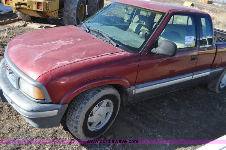 image for item G7183 1994 GMC Sonoma SLE Ext. Cab pickup truck