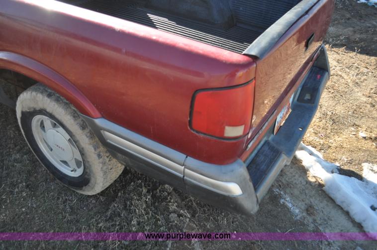 image for item G7183 1994 GMC Sonoma SLE Ext. Cab pickup truck