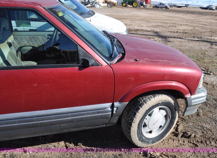 image for item G7183 1994 GMC Sonoma SLE Ext. Cab pickup truck
