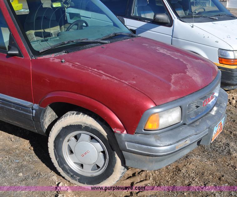 image for item G7183 1994 GMC Sonoma SLE Ext. Cab pickup truck