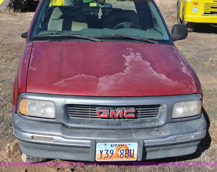 image for item G7183 1994 GMC Sonoma SLE Ext. Cab pickup truck