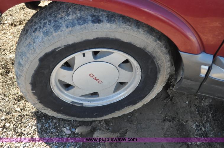 image for item G7183 1994 GMC Sonoma SLE Ext. Cab pickup truck