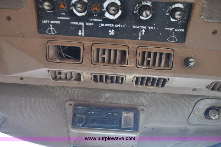 image for item G7184 1984 John Deere 4850 MFWD tractor