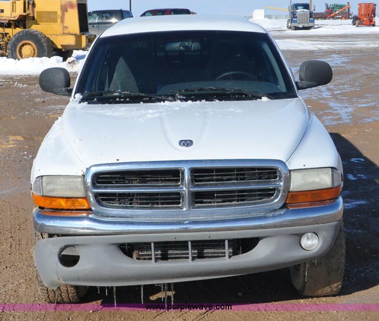 image for item G7185 1999 Dodge Dakota Club Cab pickup truck