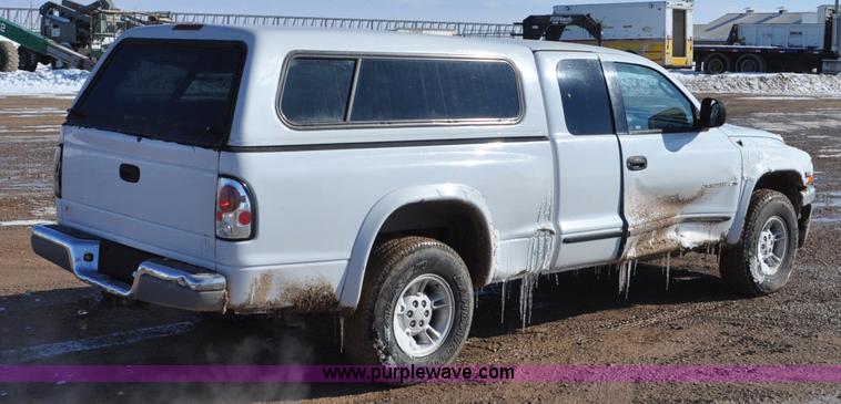 image for item G7185 1999 Dodge Dakota Club Cab pickup truck