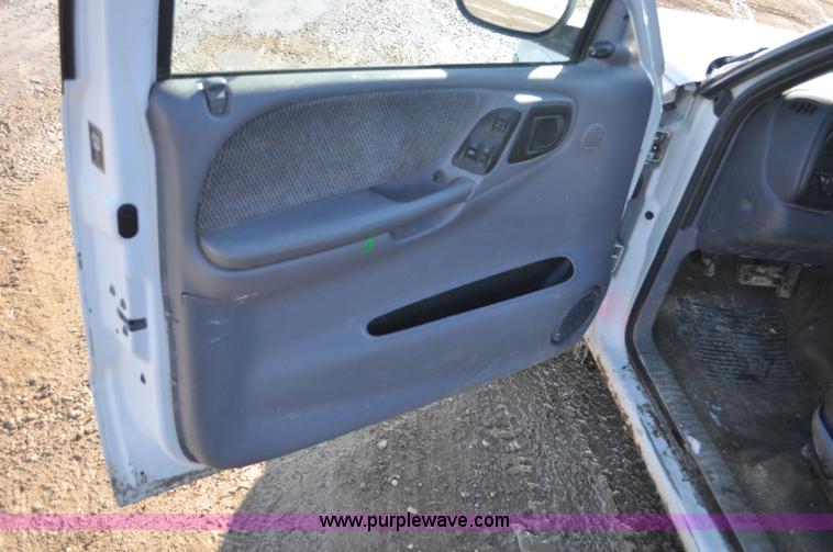 image for item G7185 1999 Dodge Dakota Club Cab pickup truck