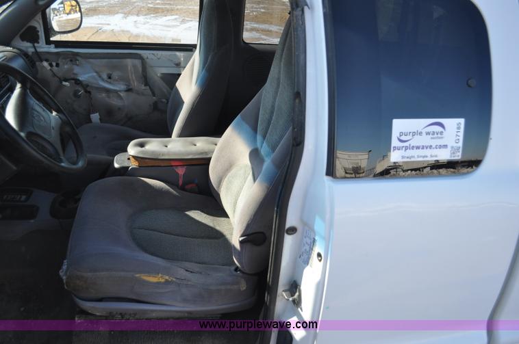 image for item G7185 1999 Dodge Dakota Club Cab pickup truck