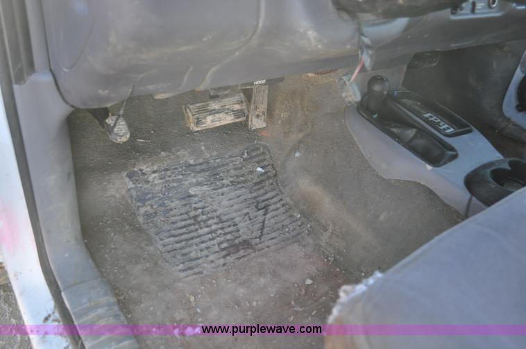 image for item G7185 1999 Dodge Dakota Club Cab pickup truck