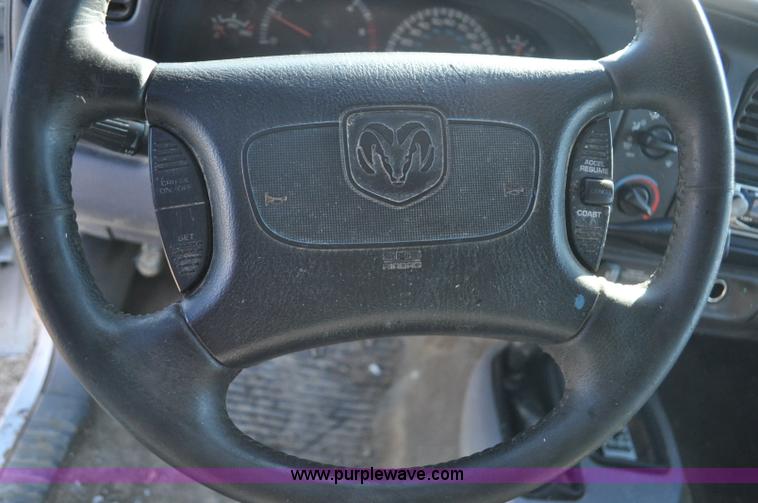 image for item G7185 1999 Dodge Dakota Club Cab pickup truck