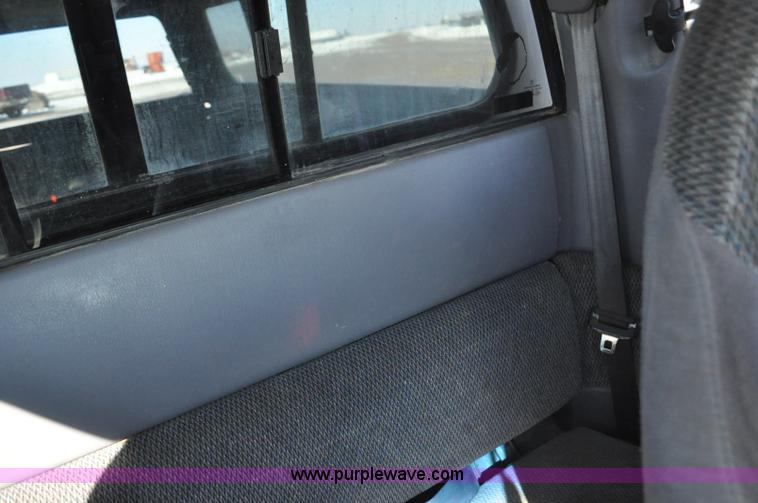 image for item G7185 1999 Dodge Dakota Club Cab pickup truck