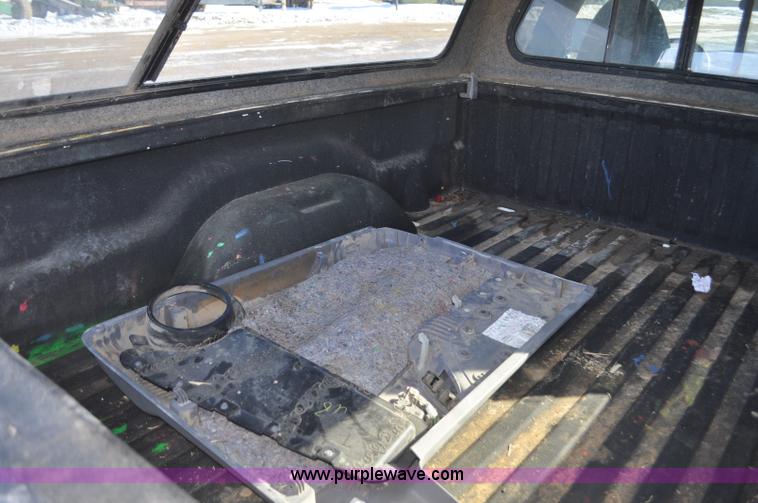 image for item G7185 1999 Dodge Dakota Club Cab pickup truck