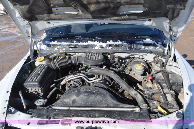 image for item G7185 1999 Dodge Dakota Club Cab pickup truck