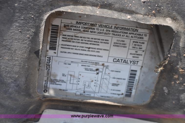 image for item G7185 1999 Dodge Dakota Club Cab pickup truck