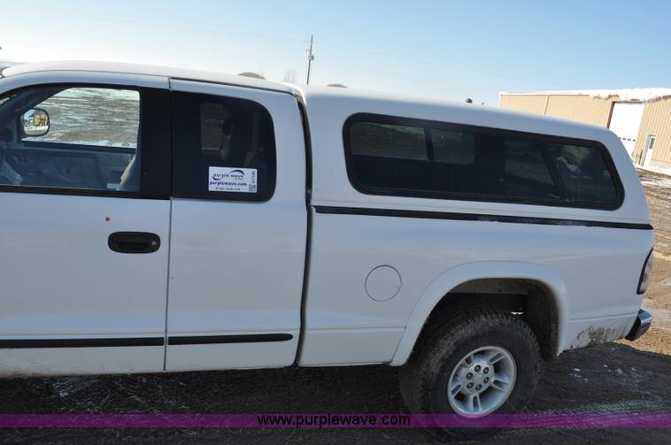 image for item G7185 1999 Dodge Dakota Club Cab pickup truck