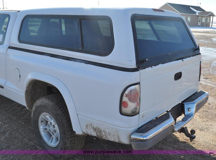 image for item G7185 1999 Dodge Dakota Club Cab pickup truck