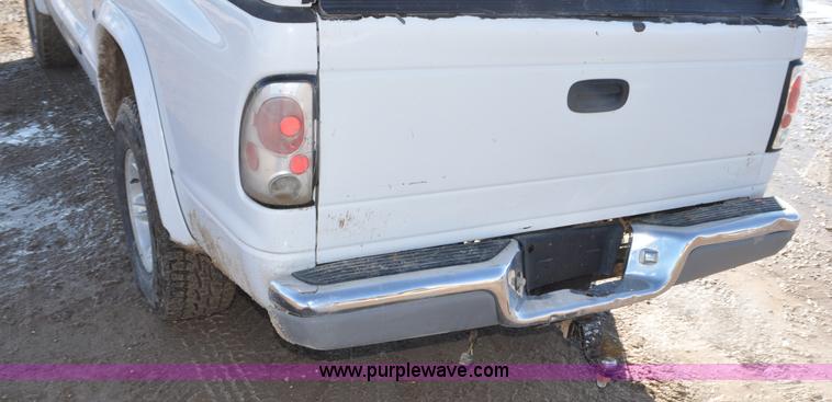 image for item G7185 1999 Dodge Dakota Club Cab pickup truck