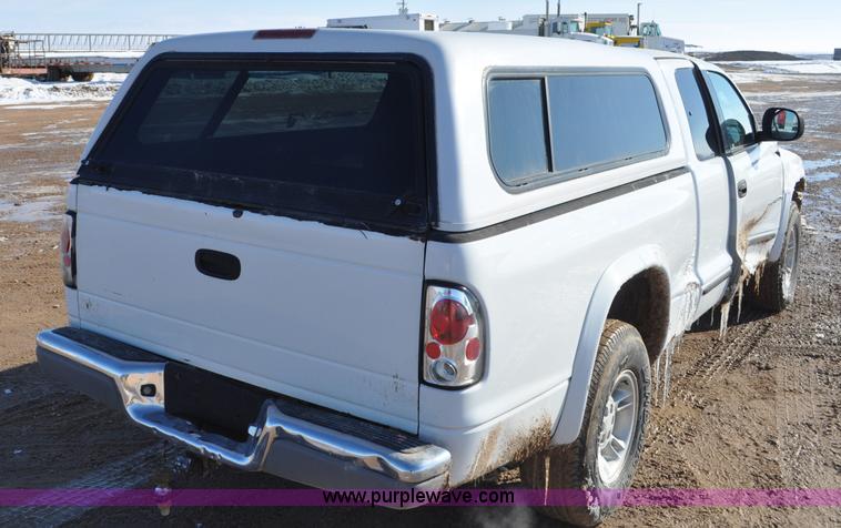 image for item G7185 1999 Dodge Dakota Club Cab pickup truck