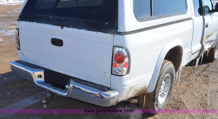 image for item G7185 1999 Dodge Dakota Club Cab pickup truck