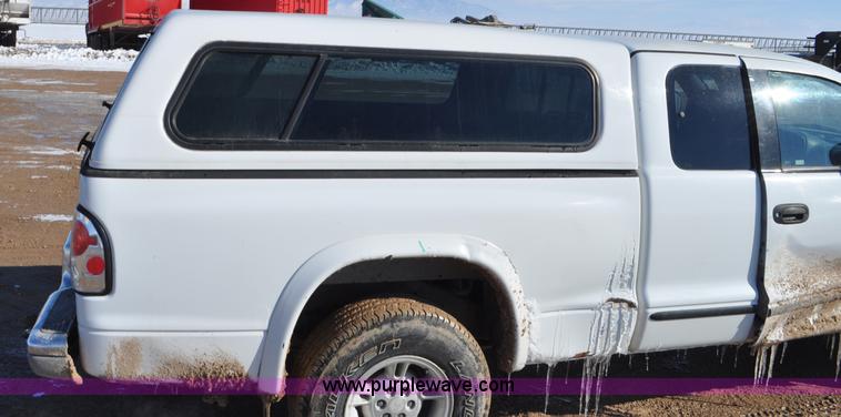 image for item G7185 1999 Dodge Dakota Club Cab pickup truck