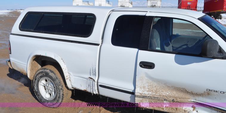 image for item G7185 1999 Dodge Dakota Club Cab pickup truck